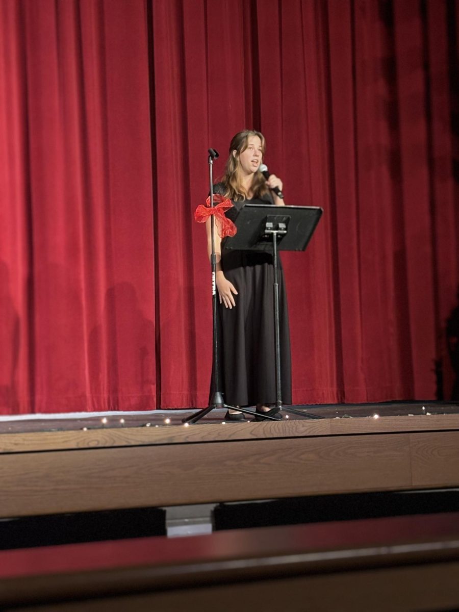 Choir President senior Mackenzie Ingram kicks off the night. 